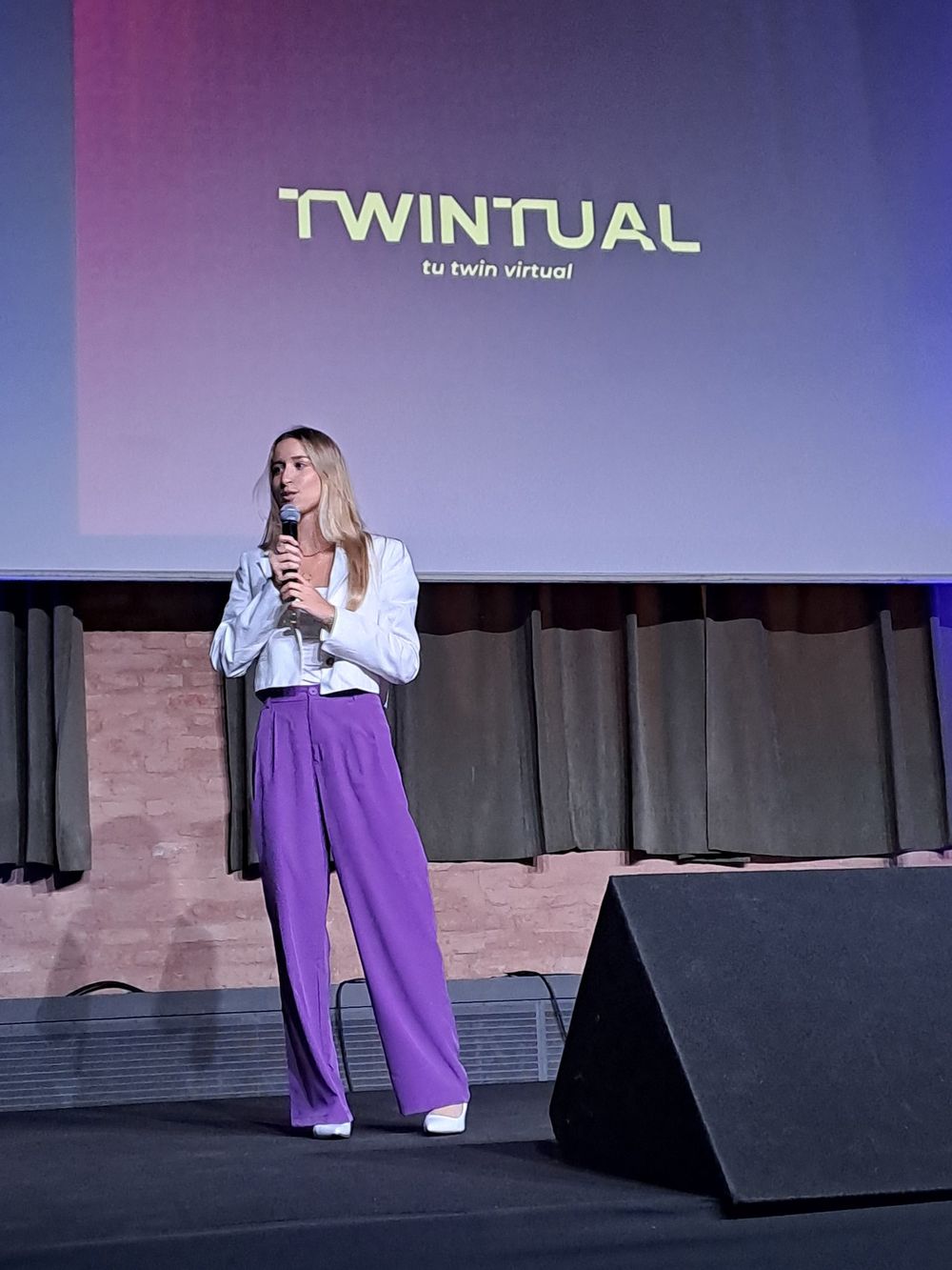Cristina Grau, estudiante del master de Ciencia de Datos de la UOC, en la presentación de Twintual