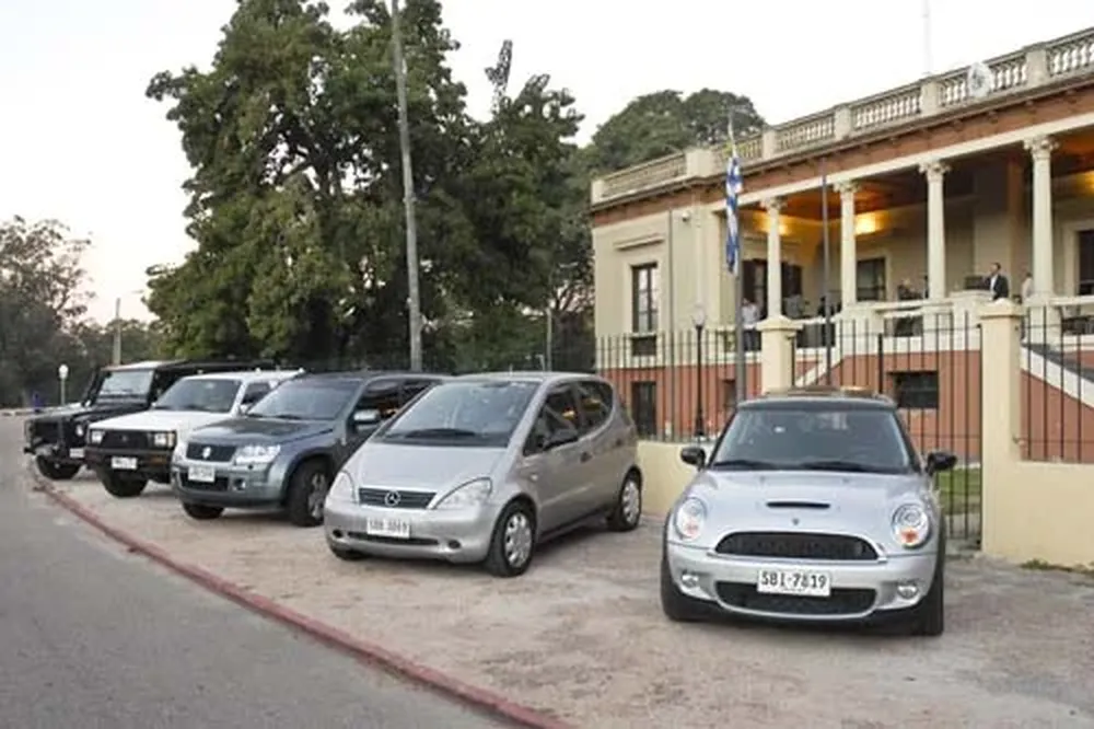 Autos incautados de narcotraficantes