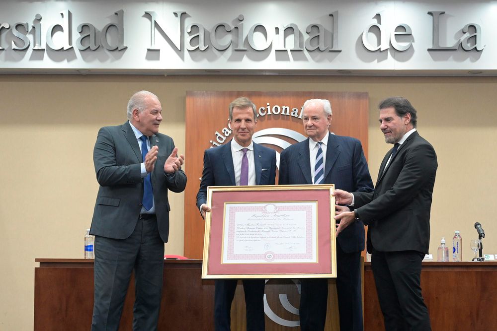 Martín Redrado recibe el doctorado honoris causa de la Universidad Nacional de La Matanza