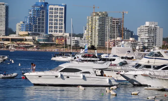 Los turístas náuticos suelen aprovechar para salir a recorrer las inmedicaciones de Punta del Este