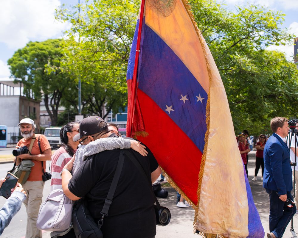 Manifestación de venezolanos en Uruguay, tras el derrocamiento de Nicolás Maduro