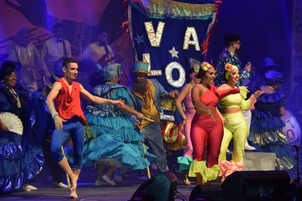 Comparsa Valores, primer premio, hoy en el Teatro de Verano.