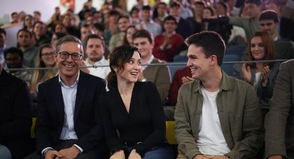 Díaz Ayuso acusa a Sánchez de llevar a España al guerracivilismo y dejar una herencia envenenada a los jóvenes