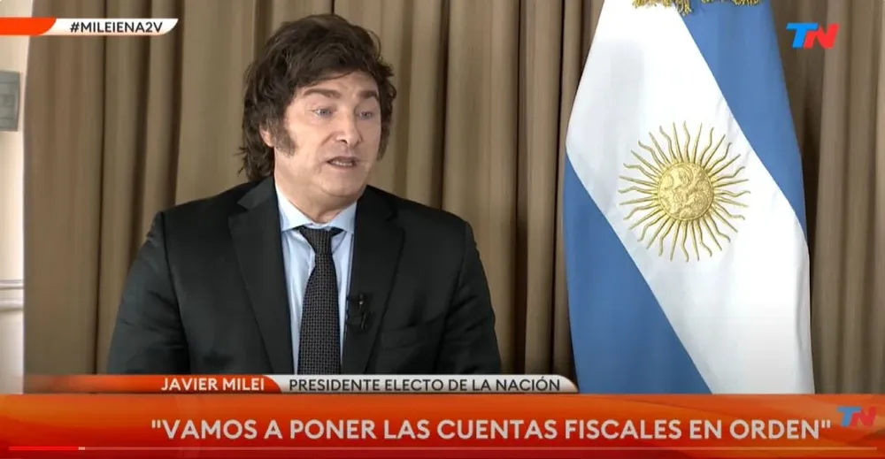 Milei confirmó que mantendrá la baja del impuesto a las ganancias y reducción del IVA