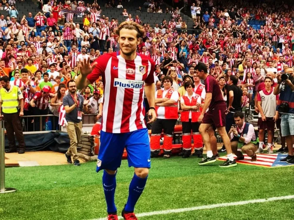 Diego Forlán volvió al Vicente Calderón