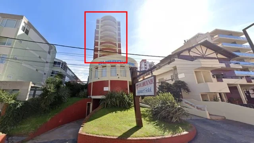 El edificio de 10 pisos donde funcionaba el apart hotel Dubrovnik se derrumbó esta madrugada.