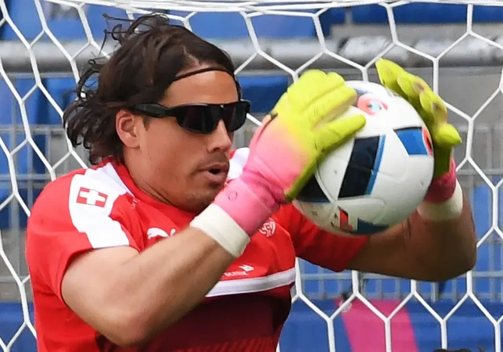 Yann Sommer con sus lentes