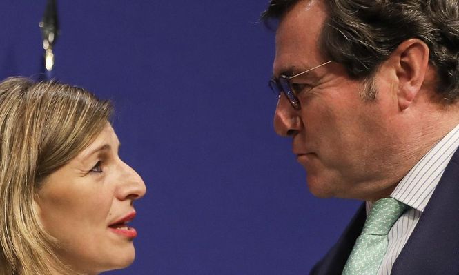 La ministra de Trabajo, Yolanda Díaz, y el presidente de CEOE, Antonio Garamendi