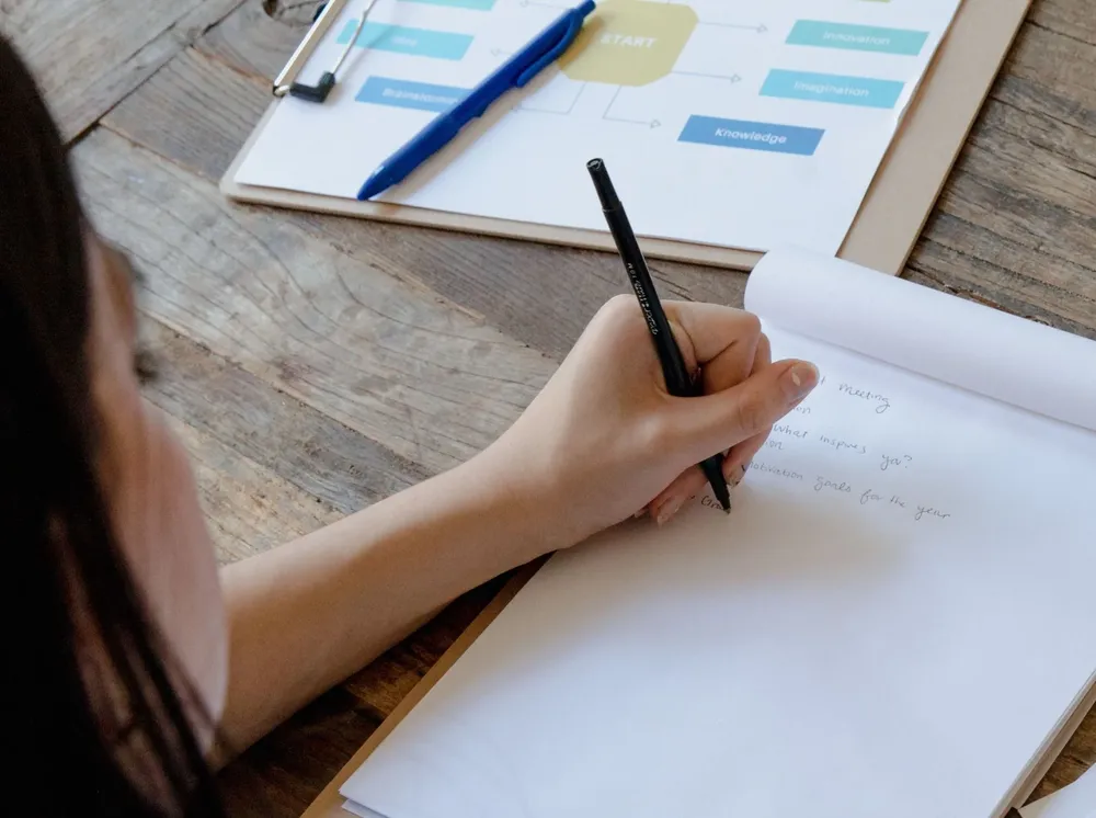 Durante años escribir con la mano izquierda fue visto como un tabú