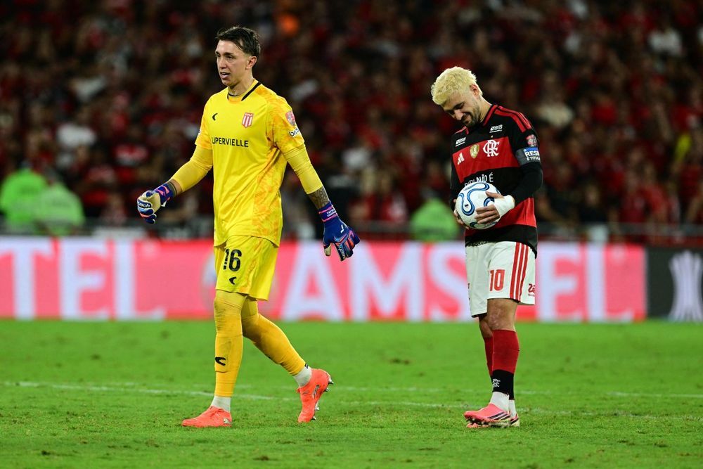 Muslera y De Arrascaeta en la definición por penales
