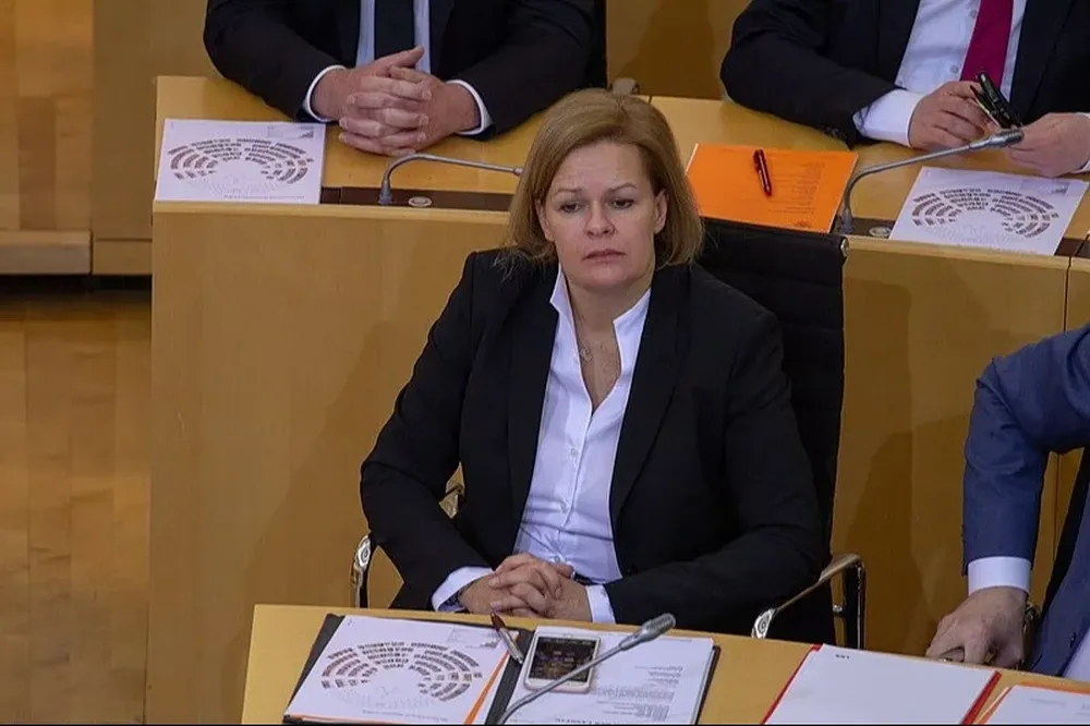 La ministra de Interior de Alemania dijo que la policía aumentará su vigilancia en previsión de incidentes durante las próximas fiestas.