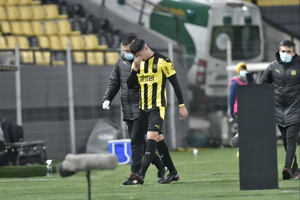 Joaquín Piquerez se lesionó en el primer tiempo ante Boston River y se quedará sin selección