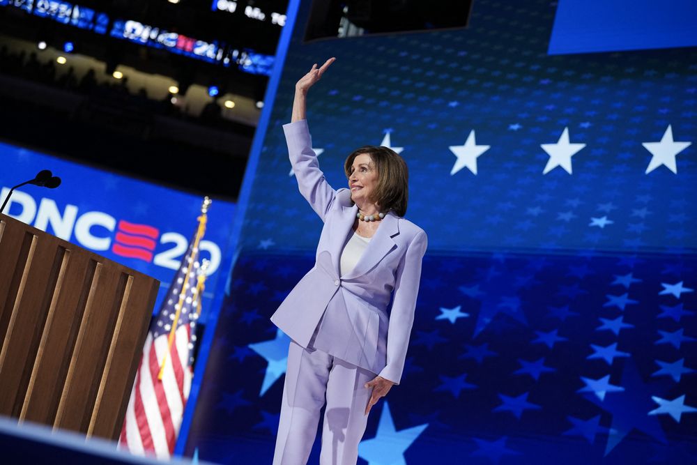 Nancy Pelosi elogi&oacute; a Harris por "pelear en favor del derecho de las mujeres a elegir"