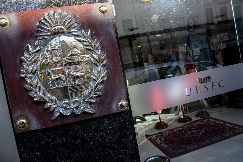 La Ursec le consultó a Tenfield si ya acordó con algún canal de aire para que transmita Uruguay-Perú, como indica la Ley de Medios