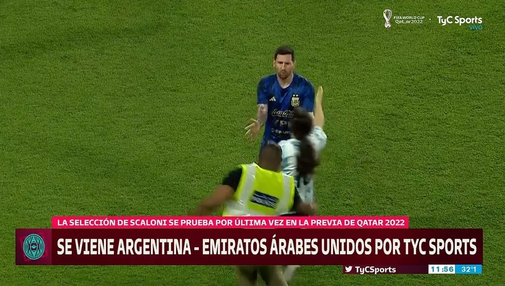 Messi sorprendido con los hinchas