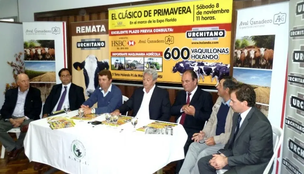 Productores, consignatarios y bancarios en la conferencia del remate