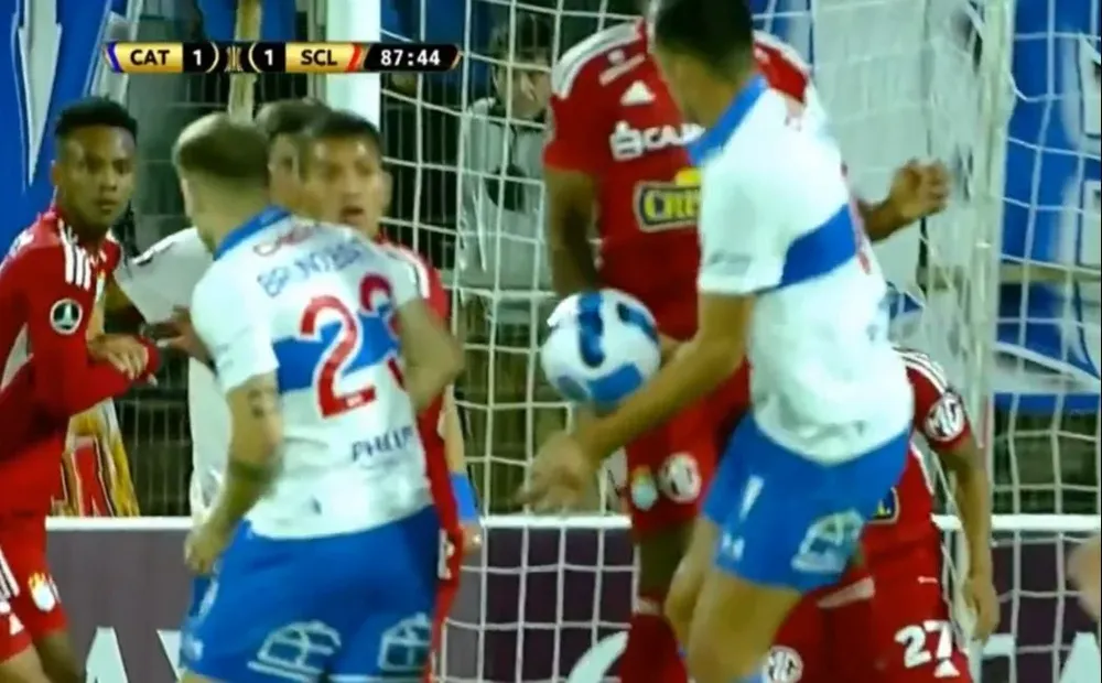 La mano de la polémica