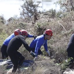 Momento en el que rescataron el cuerpo de Rubén Zalazar, el chofer que intentó ayudar a las nenas aún desaparecidas por la inundación