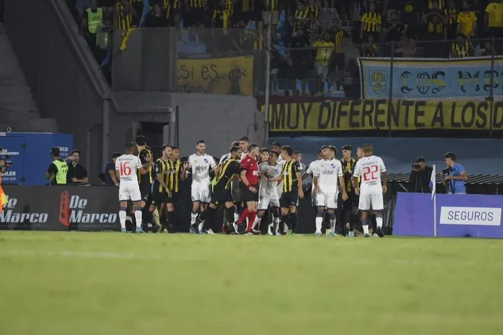 Nacional y Peñarol jugarán dos clásicos en el verano de 2024