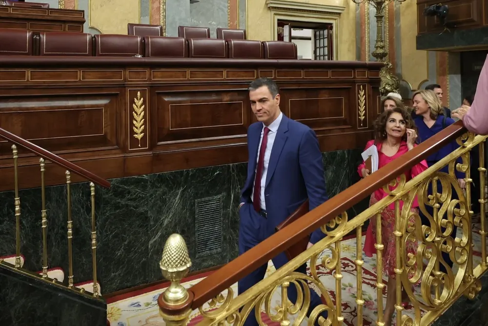 El presidente del Gobierno, Pedro Sánchez, y la vicepresidenta primera y ministra de Hacienda, María Jesús Montero.