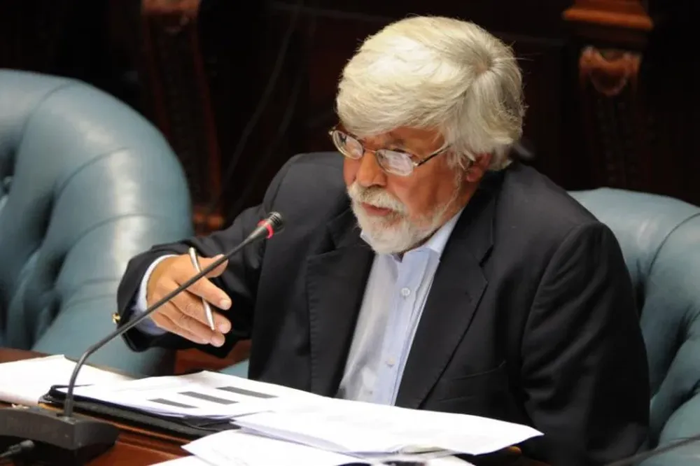 Eduardo Bonomi en el Parlamento