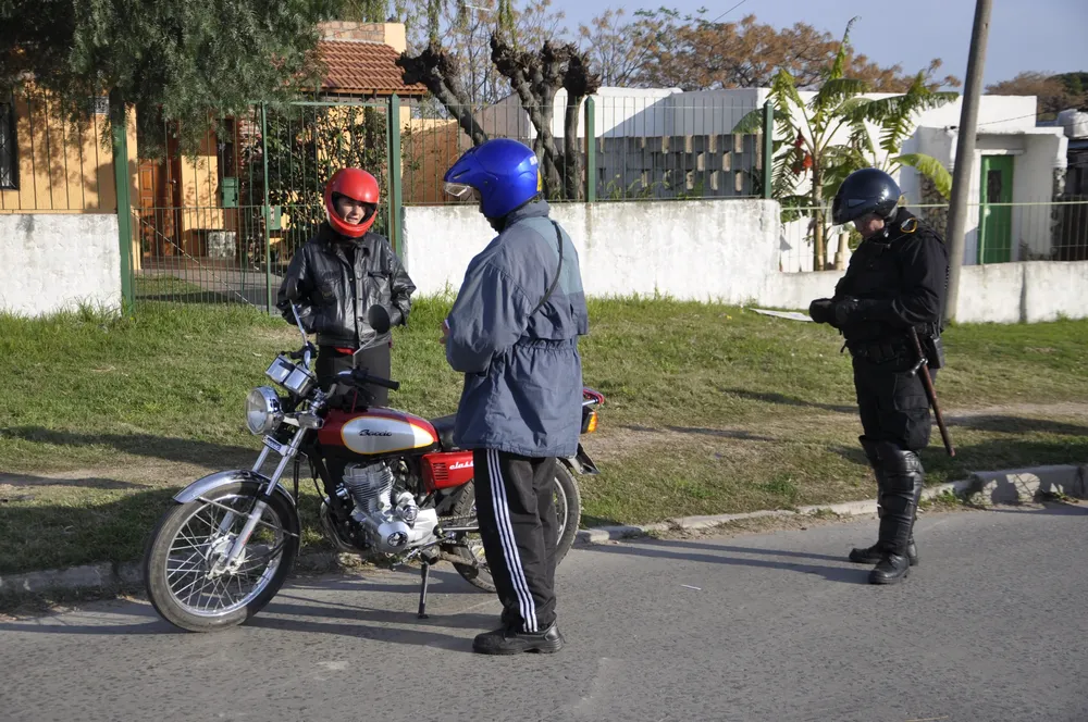 Moto detenida por policía en Cerro Norte.