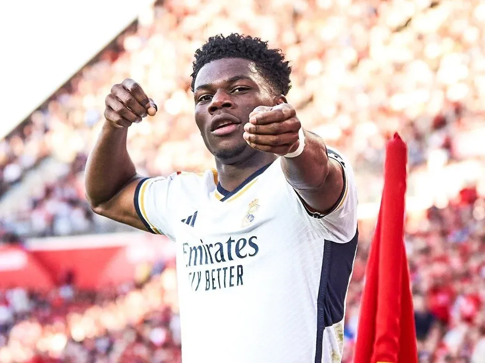 Gestos contra Tchouameni.