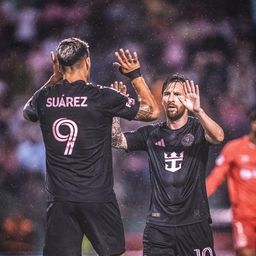 Luis Suárez y Lionel Messi celebran para Inter Miami Luis Suárez y Lionel Messi celebran para Inter Miami