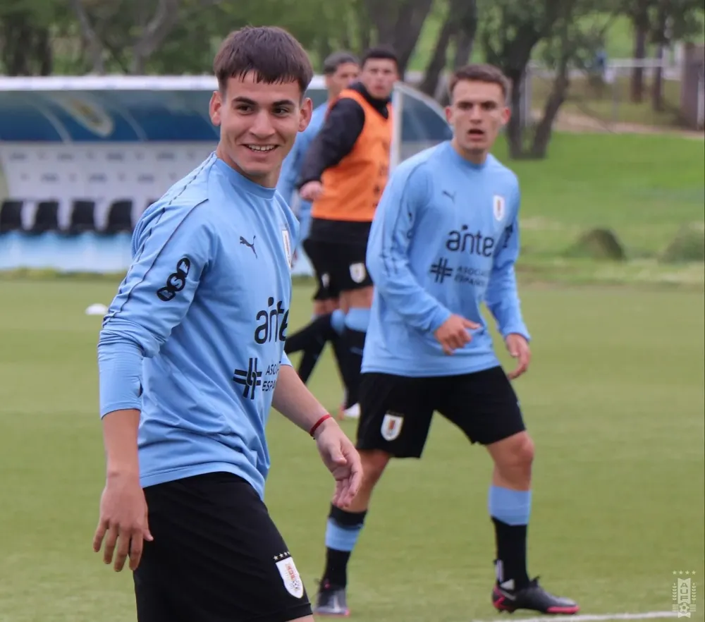 Joaquín Lavega, de River Plate y la selección uruguaya sub 20, destacado por The Guardian