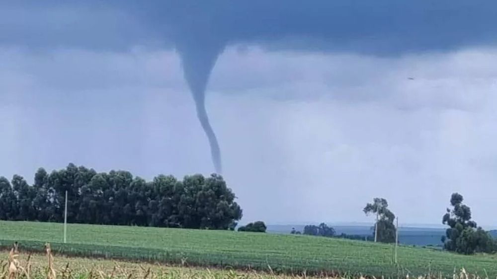 Embudo de nubes en Júlio de Castilhos, Río Grande del Sur