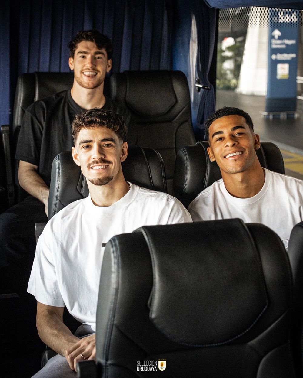 Franco Israel de Torino de Italia, y los defensas Nicolás Marichal de Dínamo de Moscú y Santiago Mouriño de Villarreal de España Franco Israel de Torino de Italia, y los defensas Nicolás Marichal de Dínamo de Moscú y Santiago Mouriño de Villarreal de España