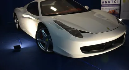 La Ferrari blanca fue rematada en marzo de 2019