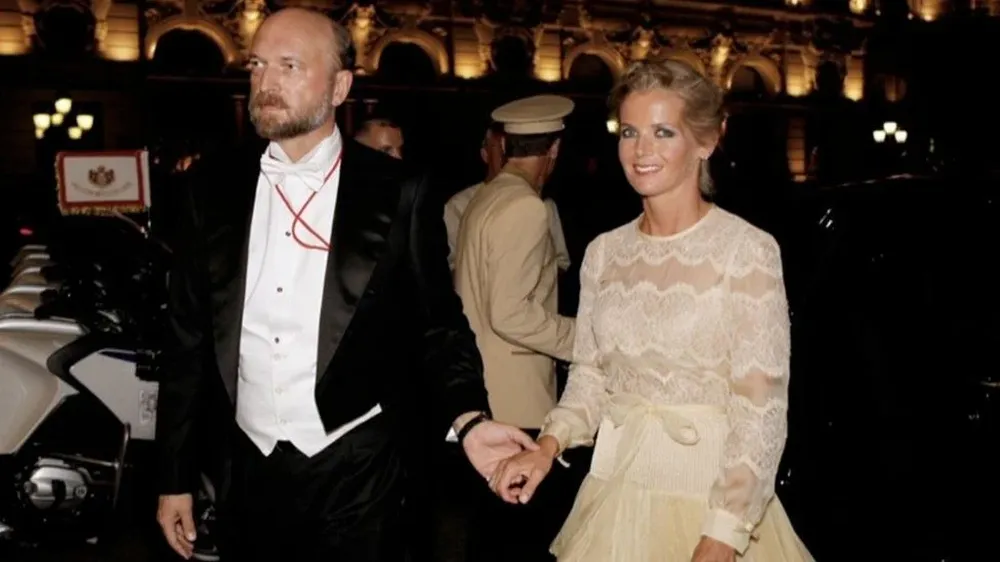 El multimillonario Sergei Pugachev conoció a Alexandra Tolstoy cuando ella fue contratada para darle clases de inglés.