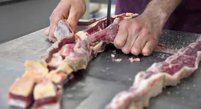 El precio del asado al público prácticamente no ha bajado.