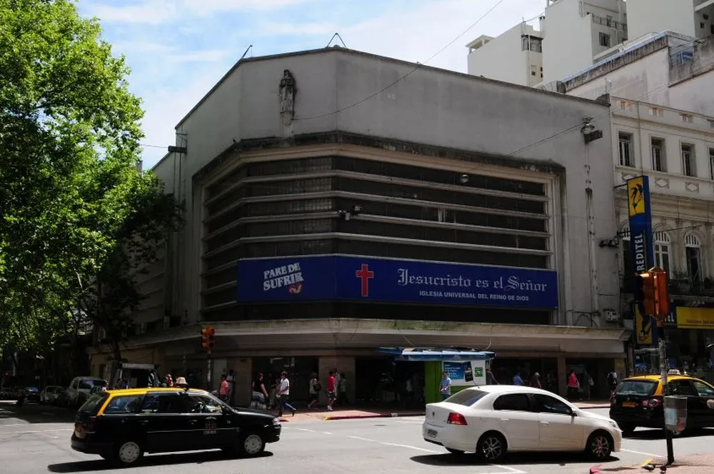 El ex cine Trocadero fue la sede de la Iglesia Pare de Sufrir