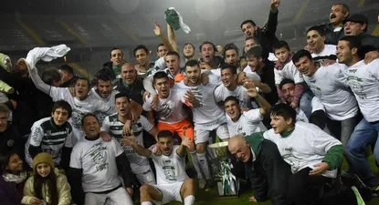 El plantel de Plaza Colonia que dio la vuelta en el Estadio Campeón del Siglo ante Peñarol en mayo de 2016