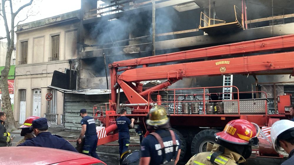 Incendio en un edificio en construcción en Minas y Constituyente