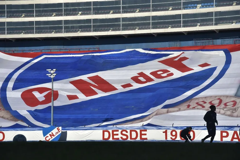 La bandera gigante que cubrió la Atilio García