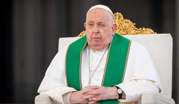 Los médicos no temen por la vida del papa Francisco, pero aún no está fuera de peligro