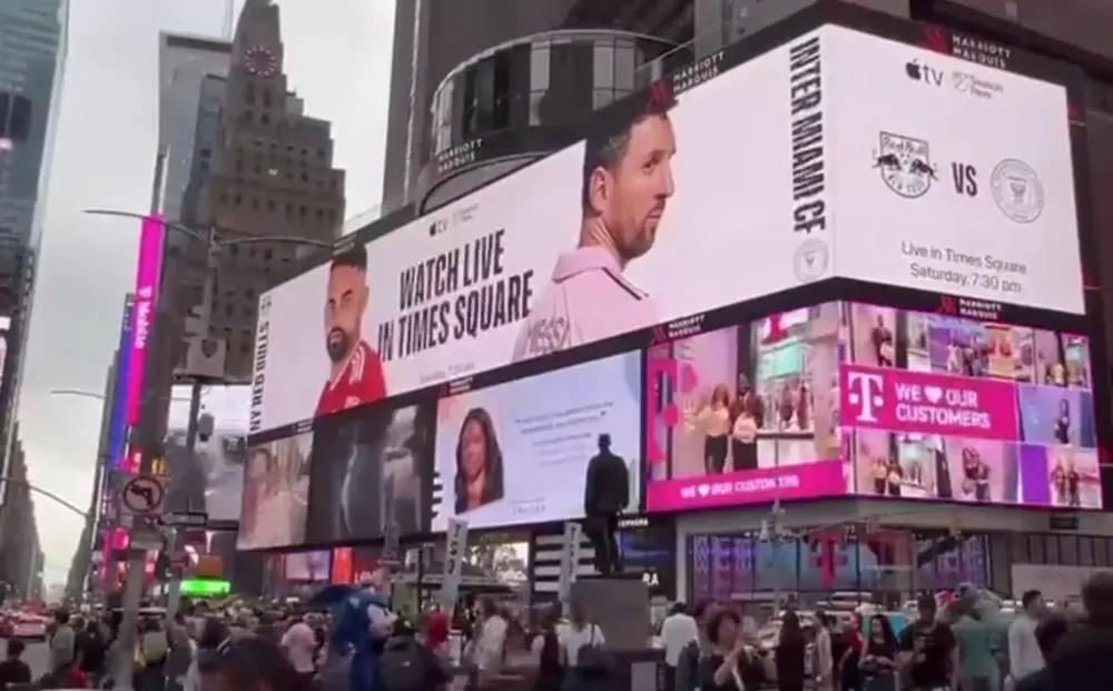 Así anuncian el partido de Messi