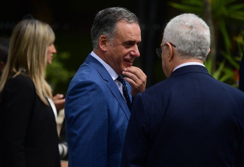 El presidente Yamandú Orsi y el canciller Mario Lubetkin. Archivo