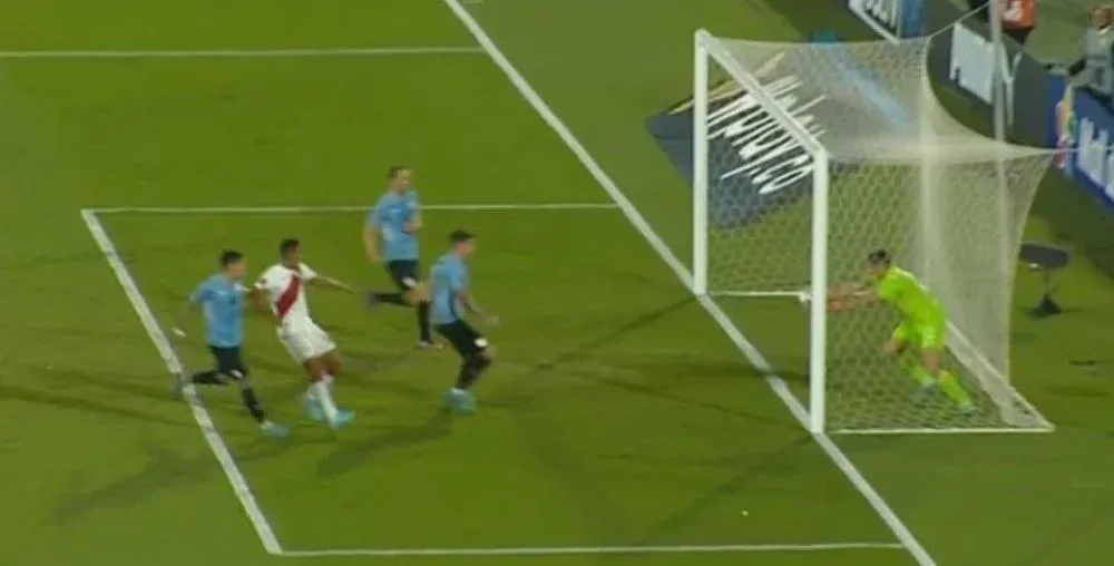 Rochet y la pelota en la línea