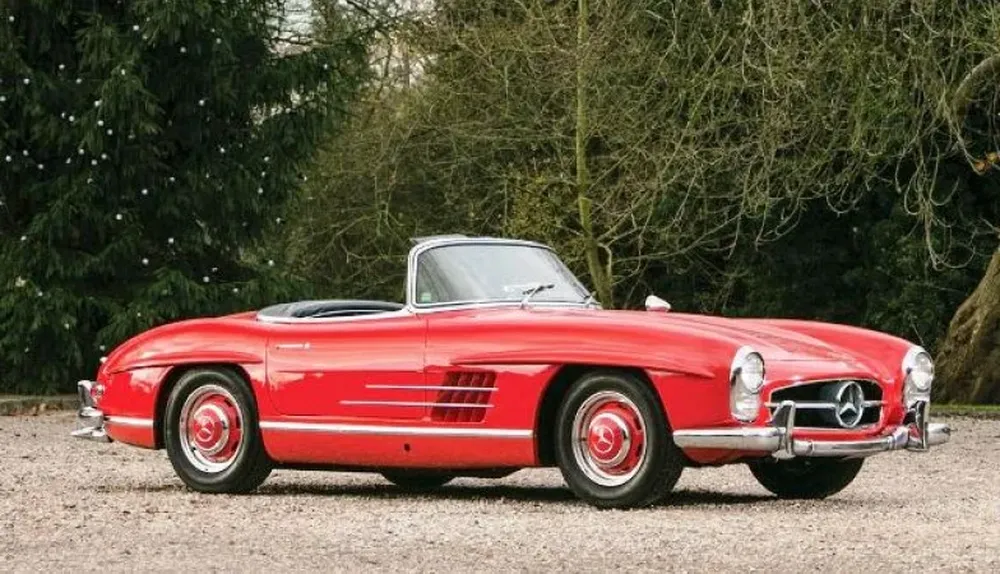 Un Mercedes-Benz 300 SL Roadster, del año 1963, será la estrella de la subasta