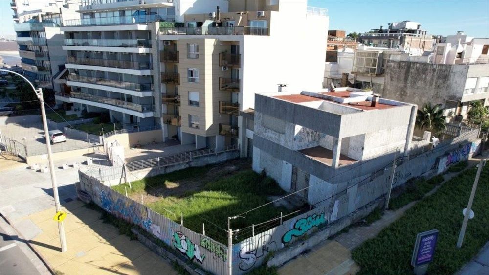 El terreno tiene 524 metros cuadrados.&nbsp;