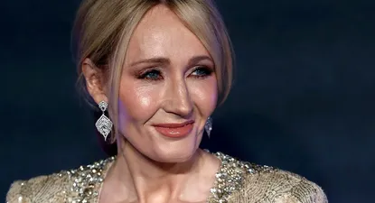 La autora acompañó su tuit con el hashtag #IStandWithUkraine (yo estoy con Ucrania).