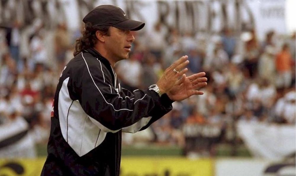 Gustavo Matosas cuando era el técnico de Danubio con el que ganó todo en 2006-07, incluyendo el Campeonato Uruguayo
