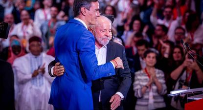 Los presidentes Pedro Sánchez y Lula Da Siulva, en el cierra de la Cumbre de Líderes Progresistas de Barcelona.