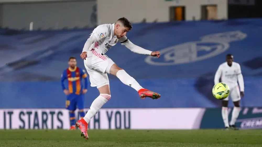 Federico Valverde de Real Madrid ante Barcelona