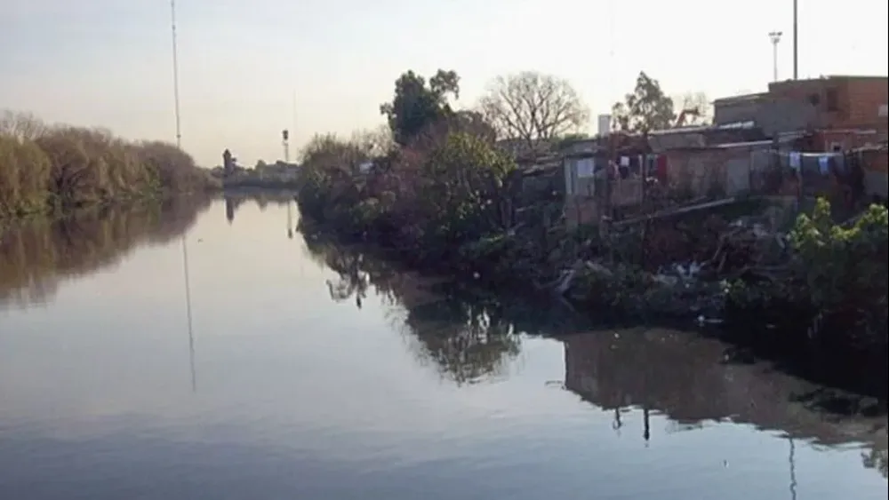 Encuentran un cuerpo en Riachuelo e investigan si se trata de adolescente desaparecido