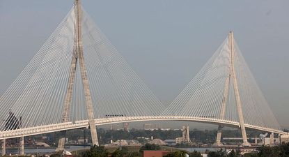 el nuevo puente que conecta a canada con eeuu y se convirtio en un simbolo de las divisiones entre ambos paises